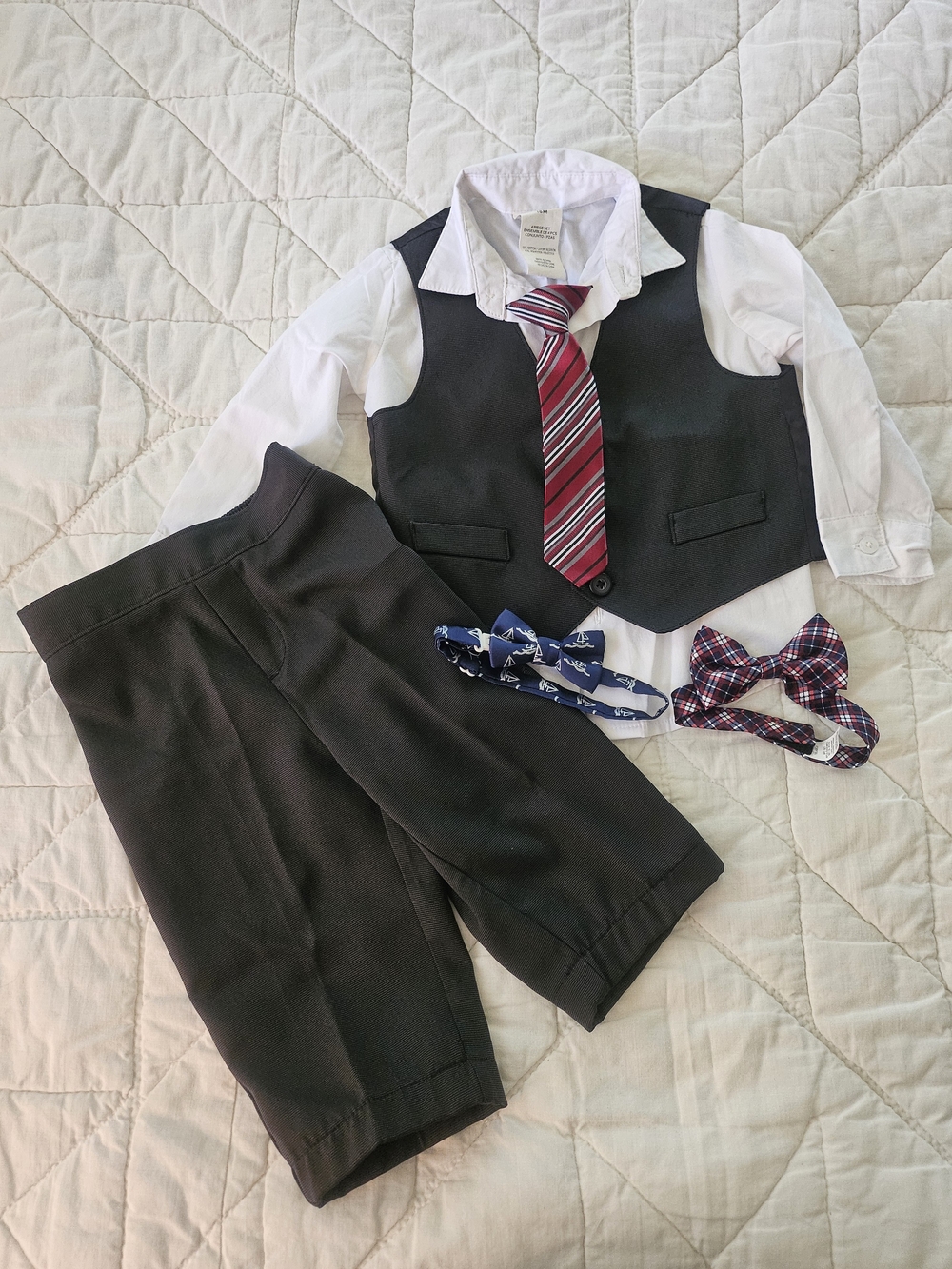Van Heusen Baby Boys' 4 Piece Formal/Tuxedo Set w/ 2 extra ties  - Size 18 M